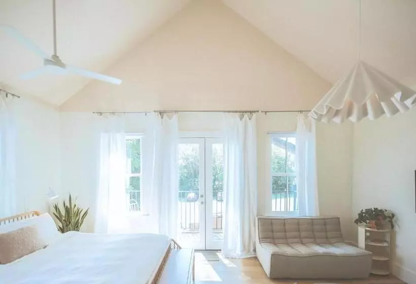 ユースホステル Guest House Raleigh