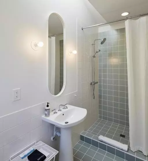 ユースホステル Guest House Raleigh