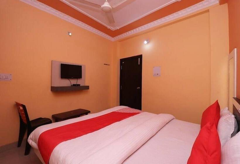 בית מלון כפרי J B Palace