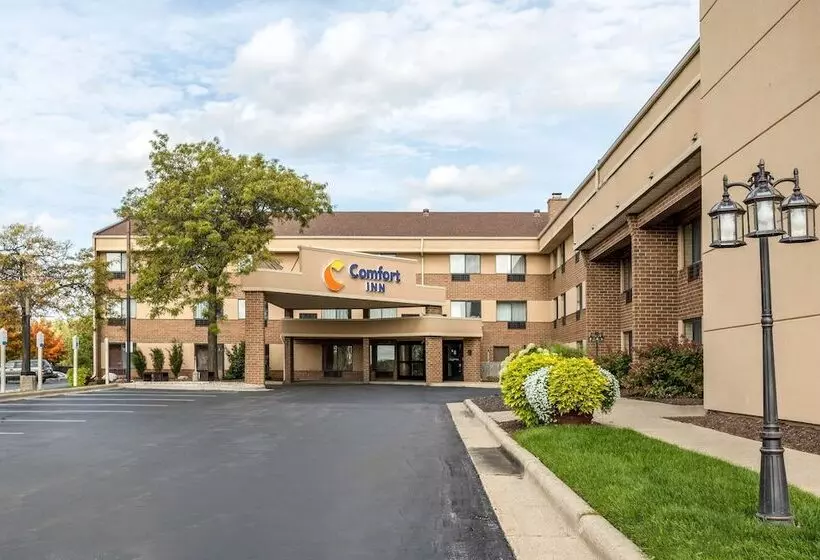 בית מלון כפרי Comfort Inn Grand Rapids Airport