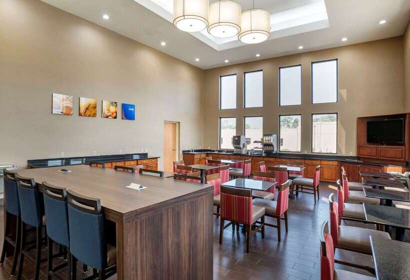 בית מלון כפרי Comfort Suites