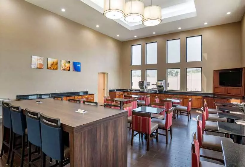 هتل Comfort Suites