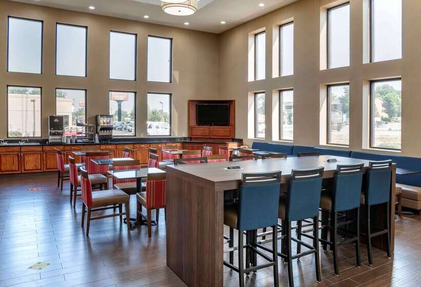 בית מלון כפרי Comfort Suites