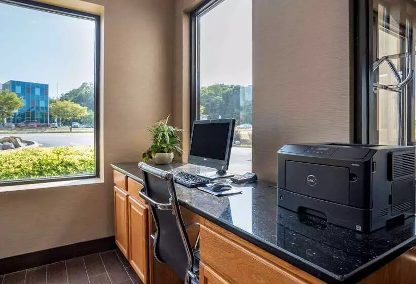 هتل Comfort Suites