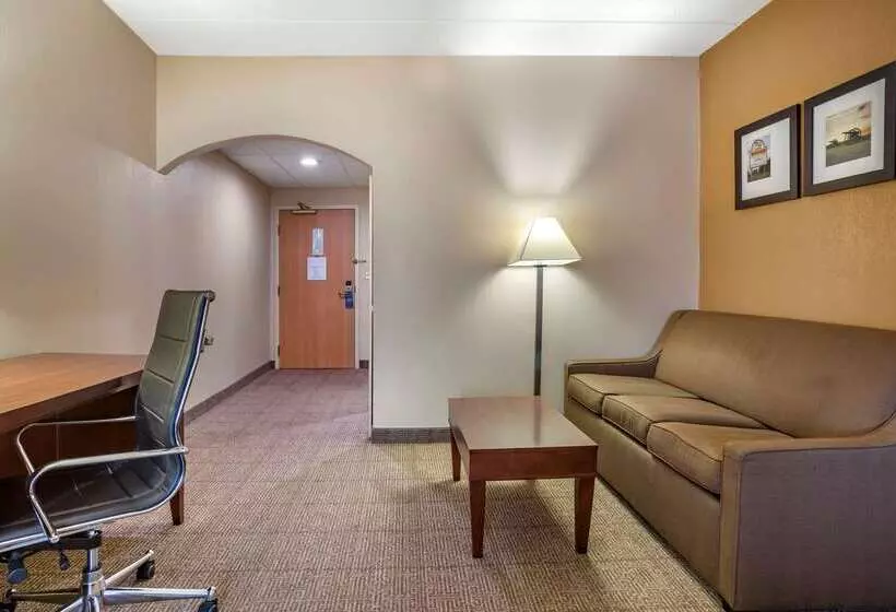 هتل Comfort Suites