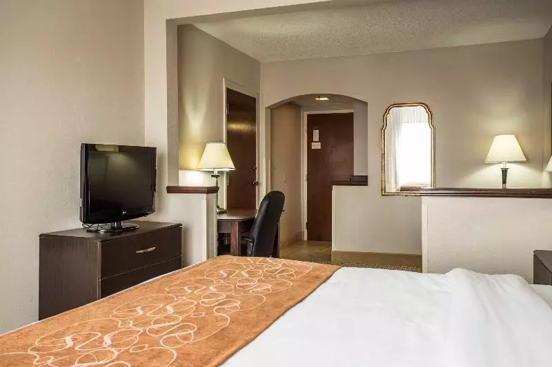 Отель Comfort Suites