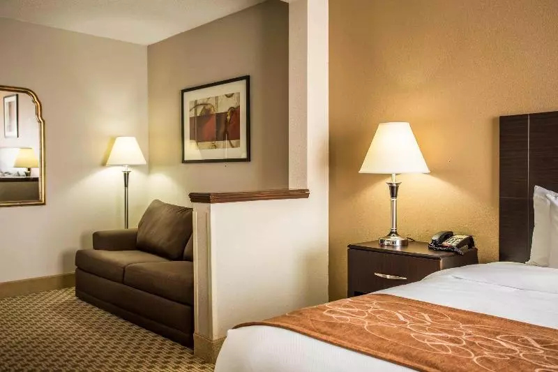 Отель Comfort Suites