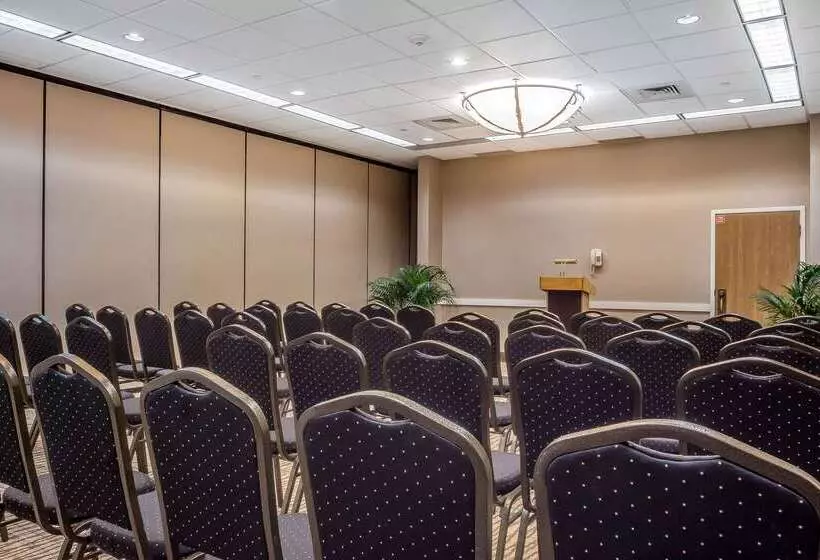 호텔 Comfort Suites Near Casinos