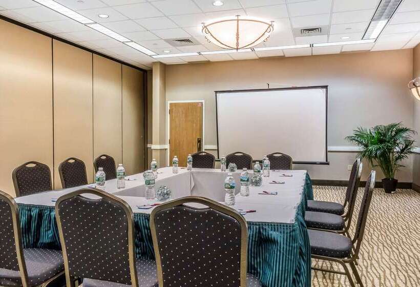 فندق Comfort Suites Near Casinos