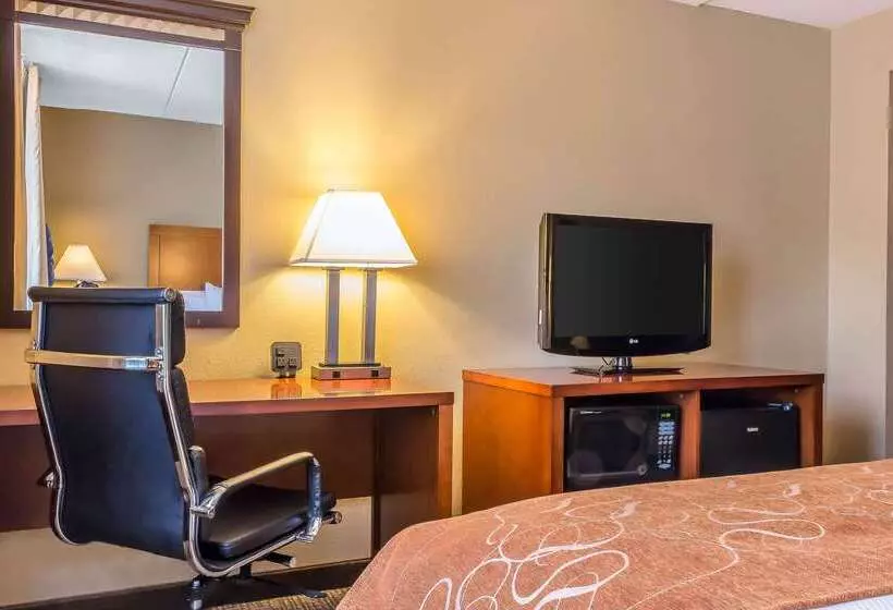 호텔 Comfort Suites Near Casinos