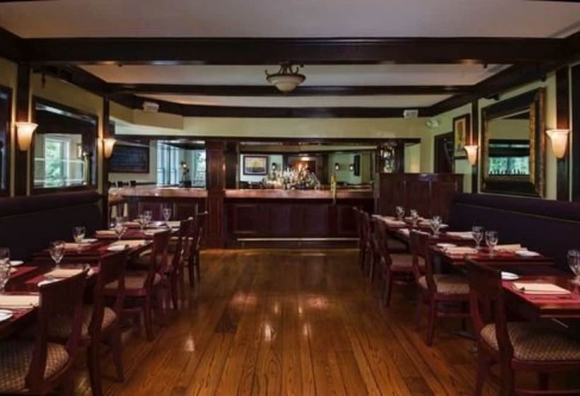 فندق Copper Beech Inn