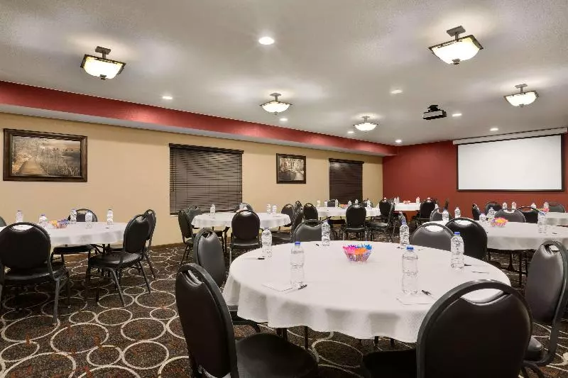 Hotelli Country Inn & Suites By Radisson, Little Falls, Mn