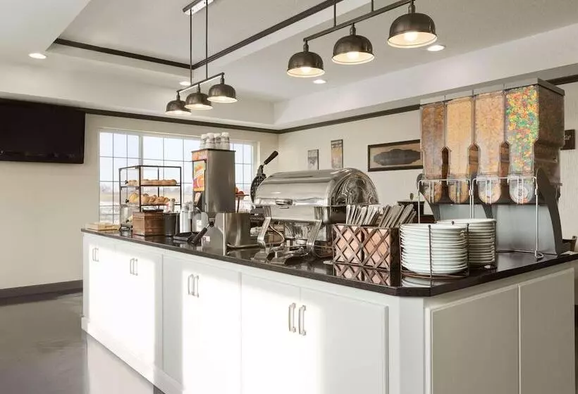 Hotelli Country Inn & Suites By Radisson, Little Falls, Mn