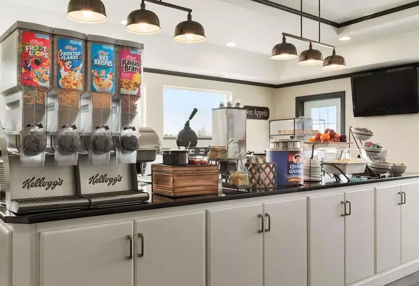 Hotelli Country Inn & Suites By Radisson, Little Falls, Mn