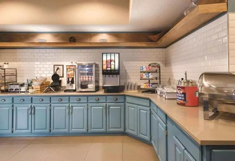 בית מלון כפרי Country Inn & Suites By Radisson, West Bend, Wi