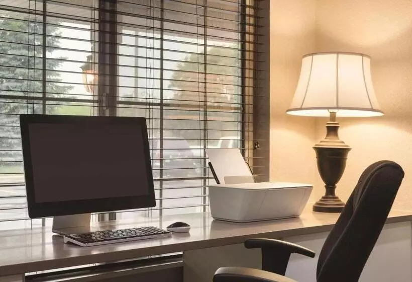 בית מלון כפרי Country Inn & Suites By Radisson, West Bend, Wi