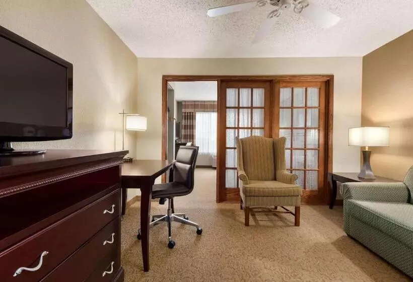 בית מלון כפרי Country Inn & Suites By Radisson, West Bend, Wi