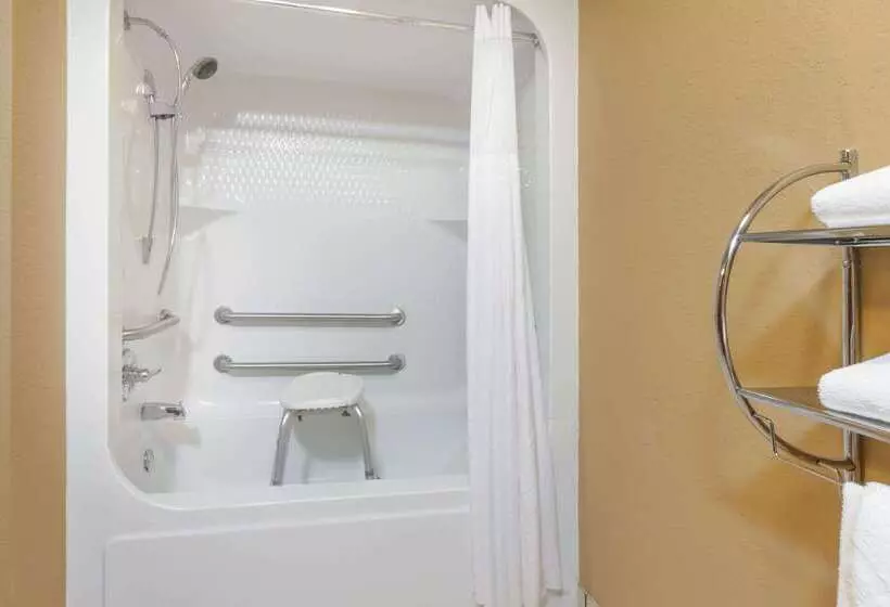 호텔 Days Inn By Wyndham Central City