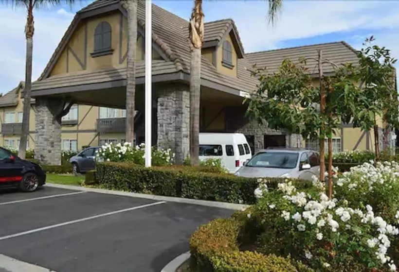 Отель Folk Inn Ontario Airport