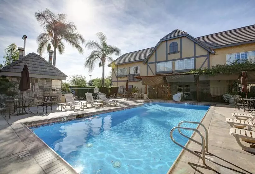 Отель Folk Inn Ontario Airport