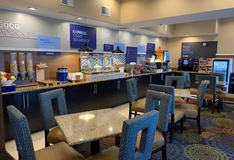 Отель Holiday Inn Express St. Paul South   Inver Grove Heights, An Ihg