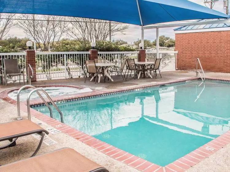 هتل Quality Suites San Antonio Northeast