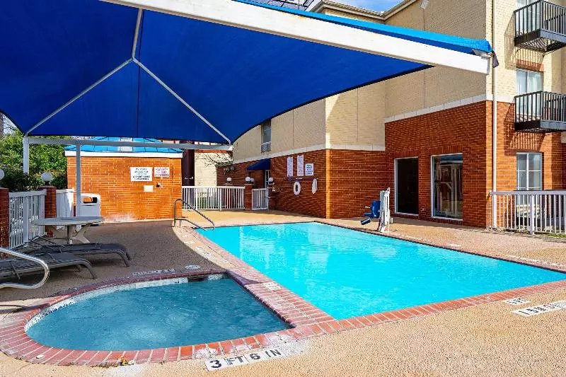 هتل Quality Suites San Antonio Northeast