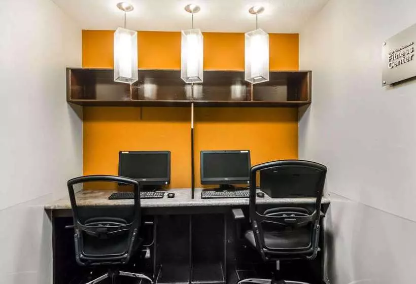 호텔 Quality Suites St. Joseph