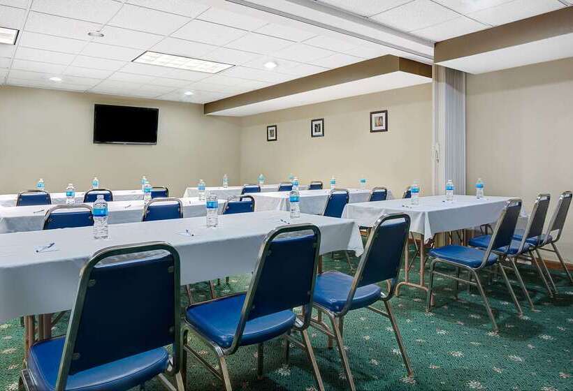 ホテル Travelodge By Wyndham Iowa City