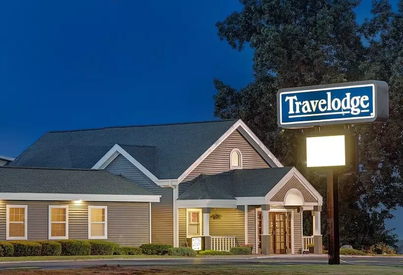 Отель Travelodge By Wyndham Iowa City