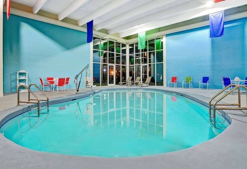 ホテル Travelodge By Wyndham Iowa City