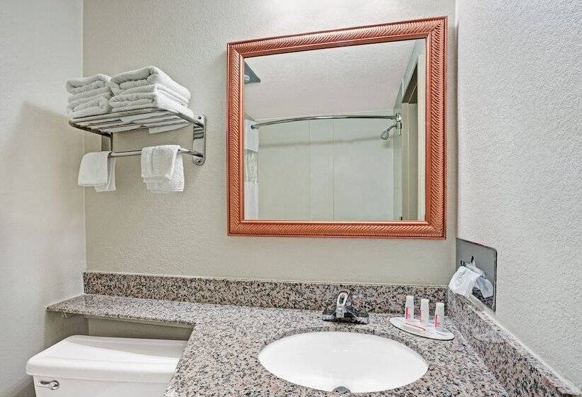 ホテル Travelodge By Wyndham Iowa City