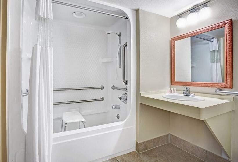 ホテル Travelodge By Wyndham Iowa City