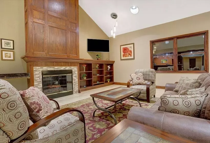 Отель Travelodge By Wyndham Iowa City