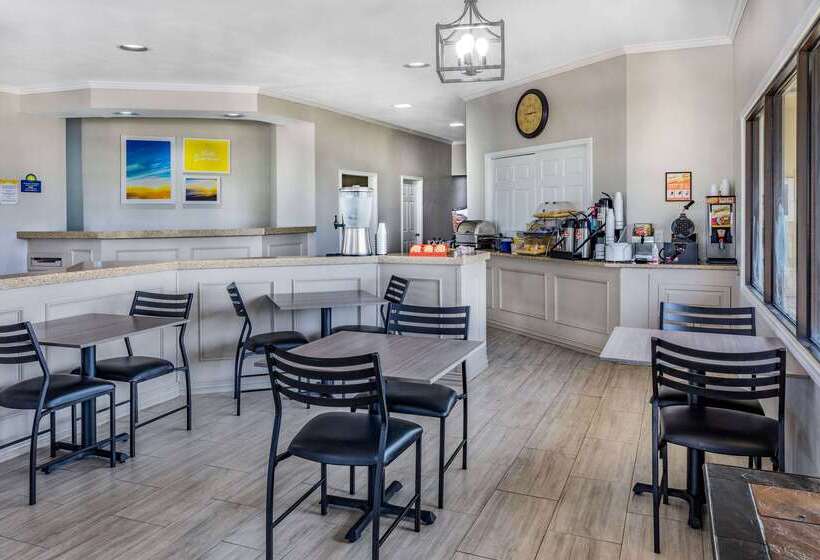 فندق على الطريق Days Inn & Suites By Wyndham Huntsville