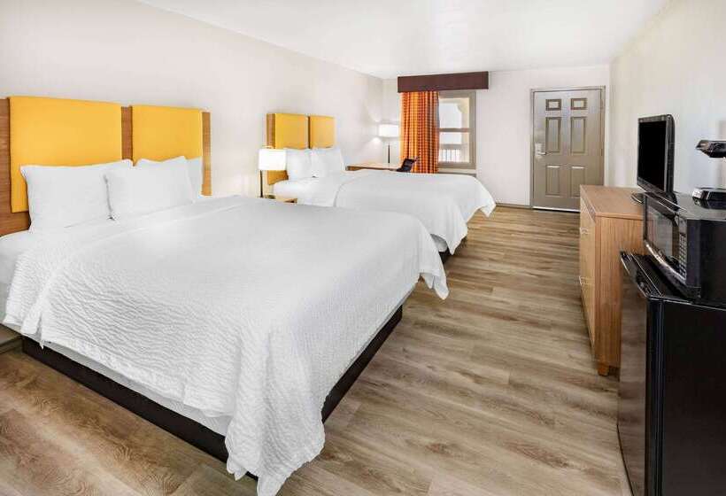 فندق على الطريق Days Inn & Suites By Wyndham Huntsville