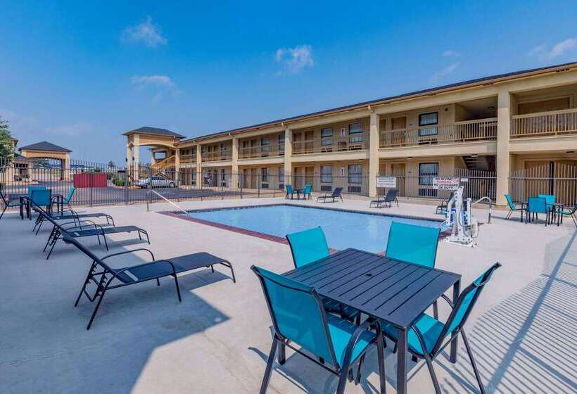 فندق على الطريق Days Inn & Suites By Wyndham Huntsville