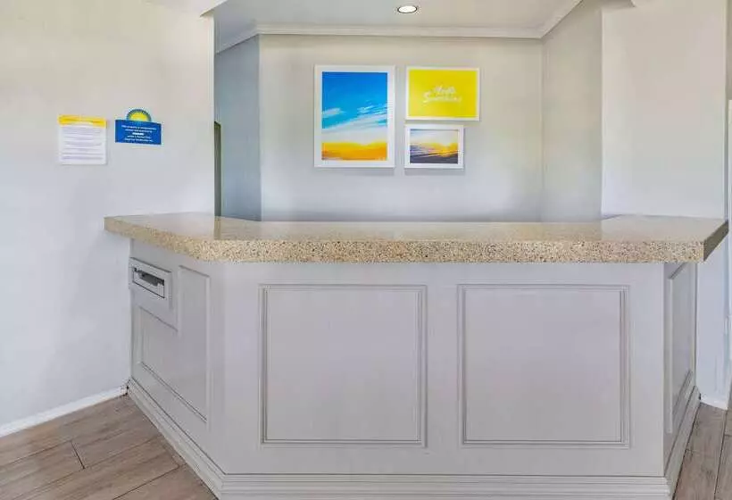 Motel Days Inn & Suites By Wyndham Huntsville