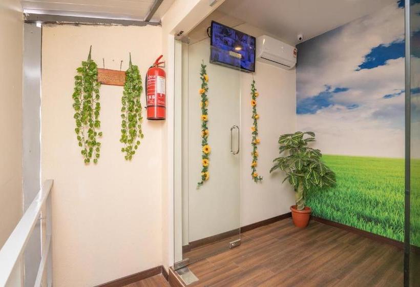 Hotel Oyo 89410 Z & H