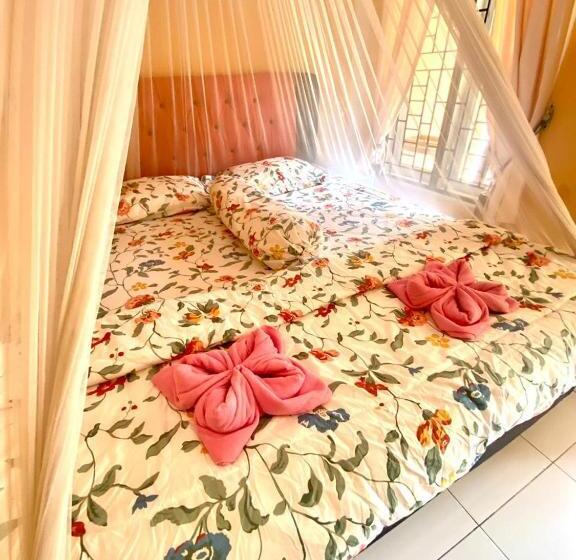 پانسیون Sumatra Cheeky Monkeys