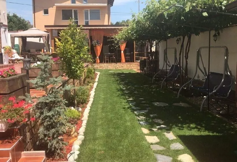 Majatalo Aurora Guest House