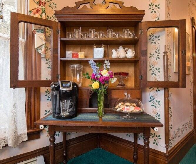 Sutherland House Victorian Bed And Breakfast