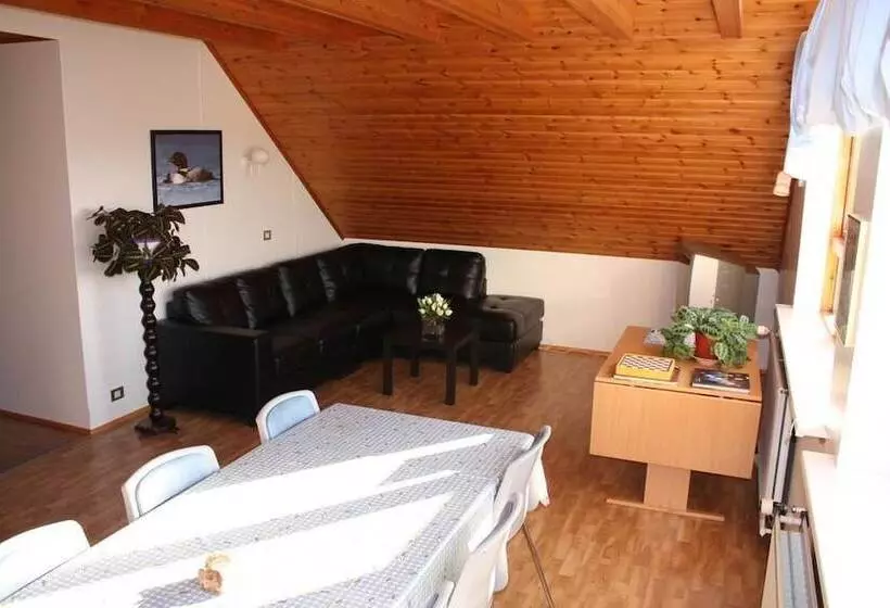 هتل Skútustadir Guesthouse