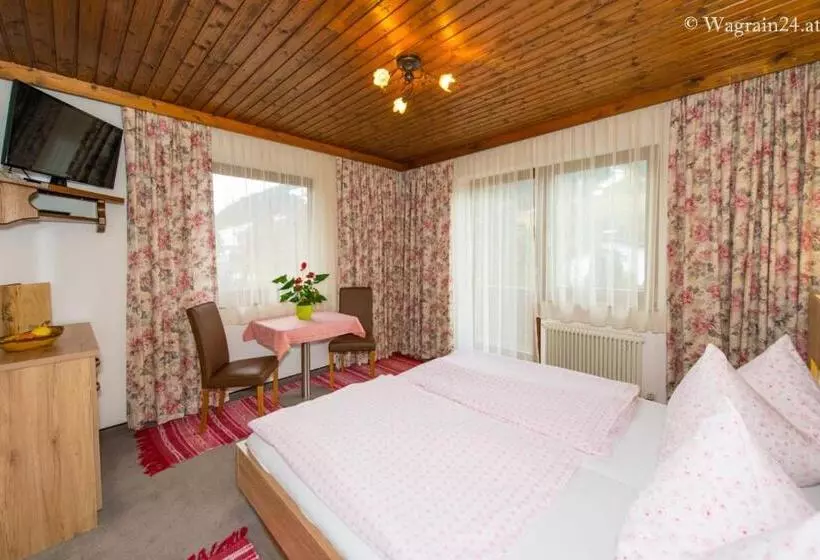 تختخواب و صبحانه Pension Montana