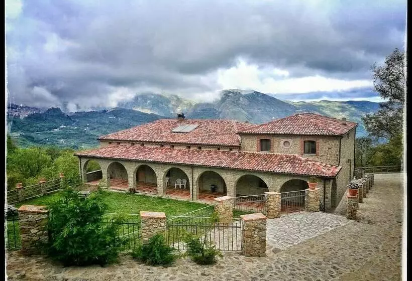 هتل Agriturismo La Vedetta Dei Nebrodi