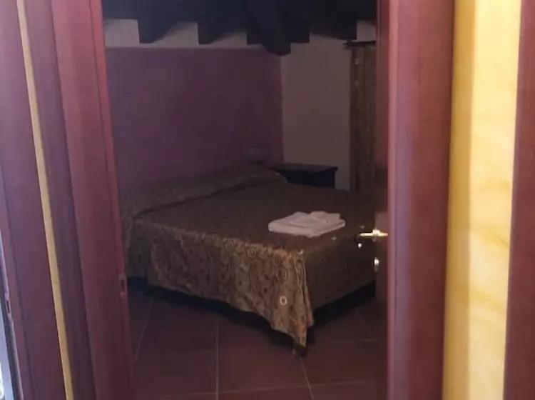 هتل Agriturismo La Vedetta Dei Nebrodi