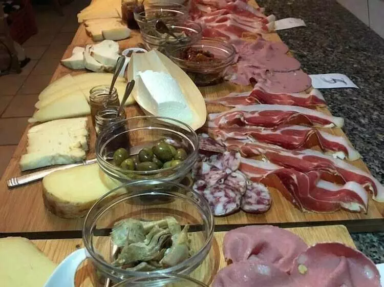 هتل Agriturismo La Vedetta Dei Nebrodi