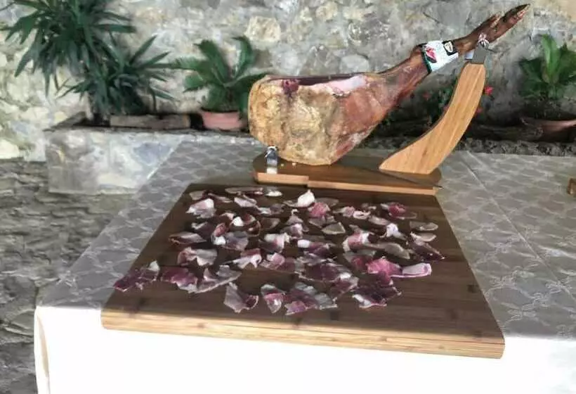 هتل Agriturismo La Vedetta Dei Nebrodi