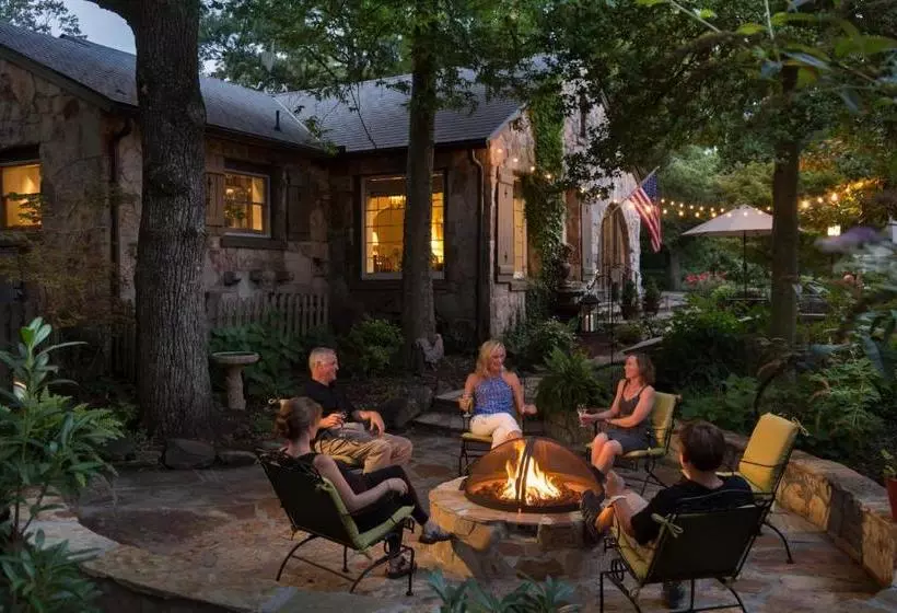 Chanticleer Inn Bed & Breakfast