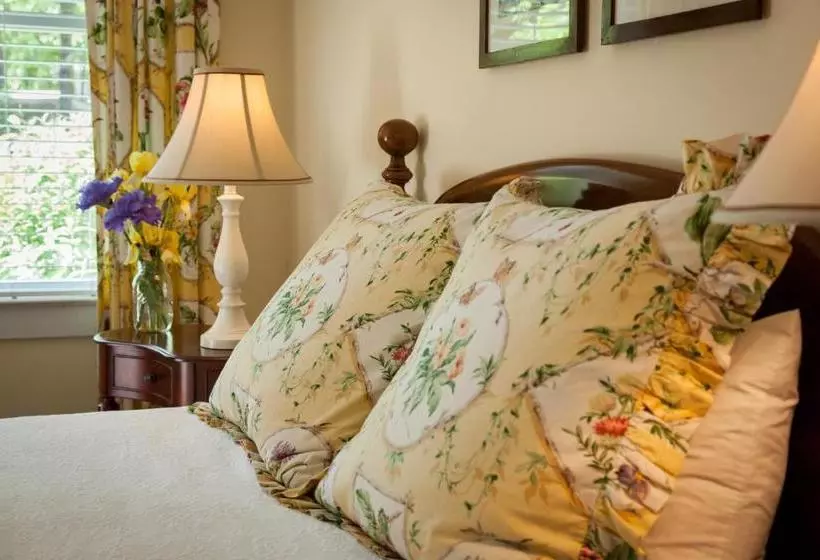 Chanticleer Inn Bed & Breakfast
